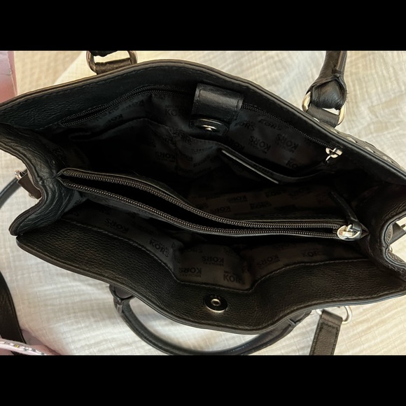 Michael Kors Hamilton with Saffiano Leather, SHW and Accents - Picture 7 of 10